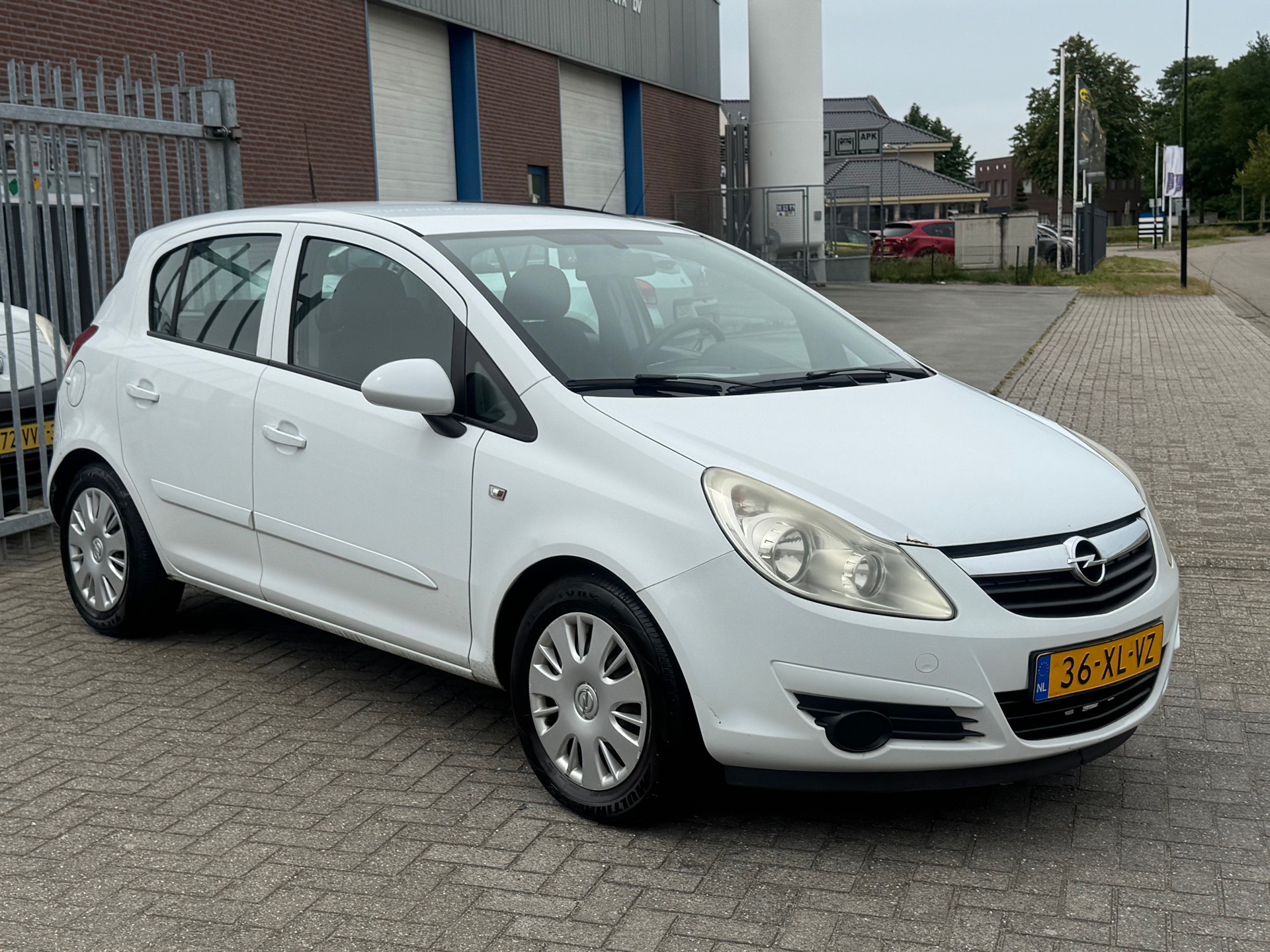 45220117-2.jpg