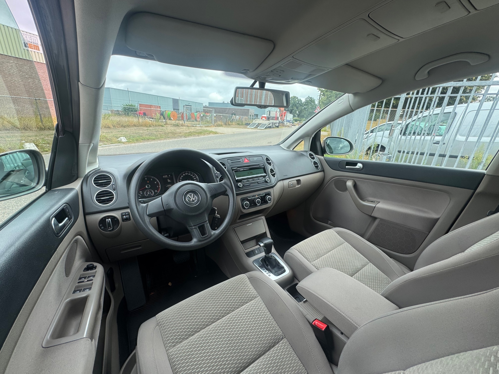 47443804-5.jpg