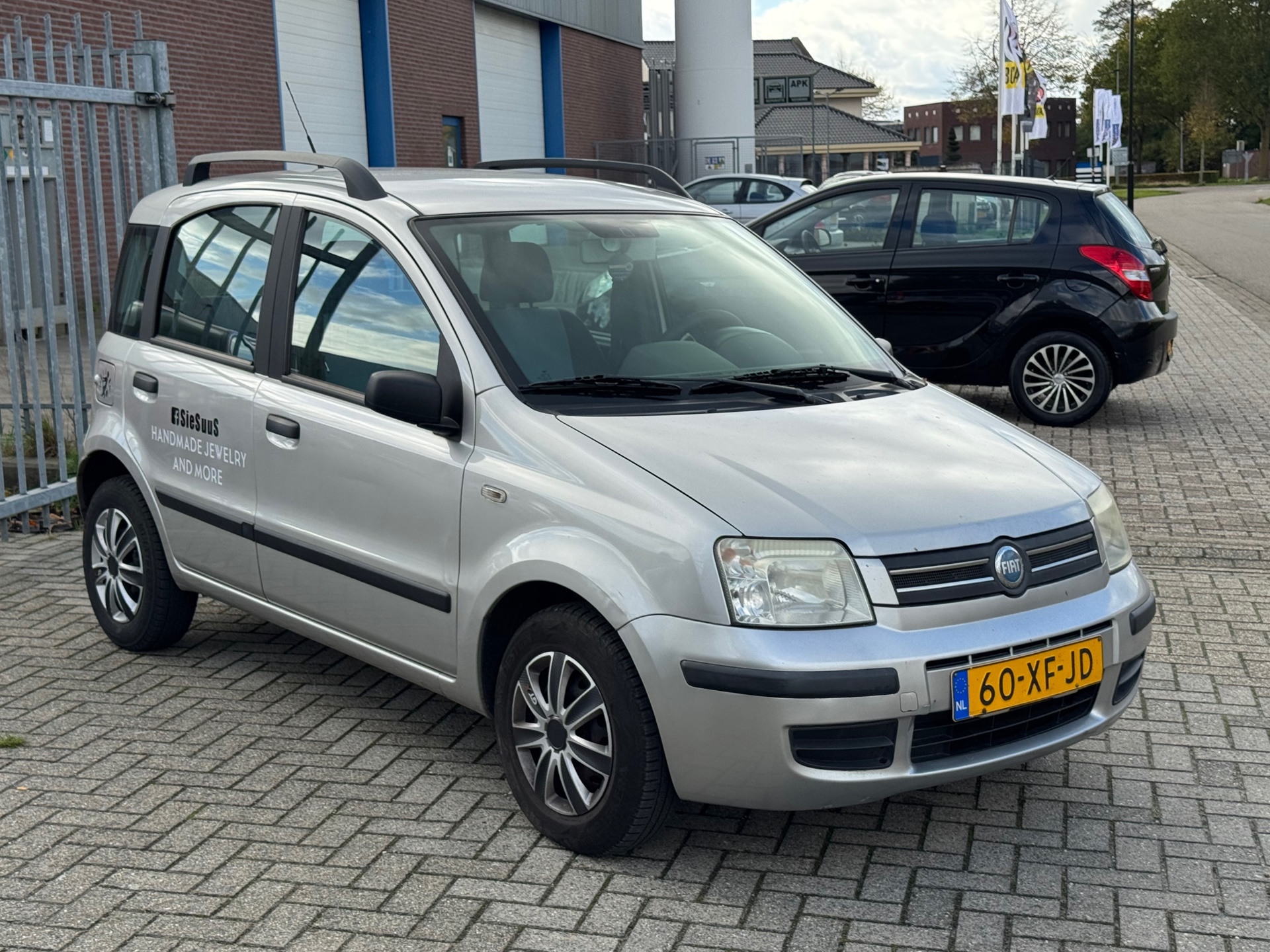 48592909-2.jpg