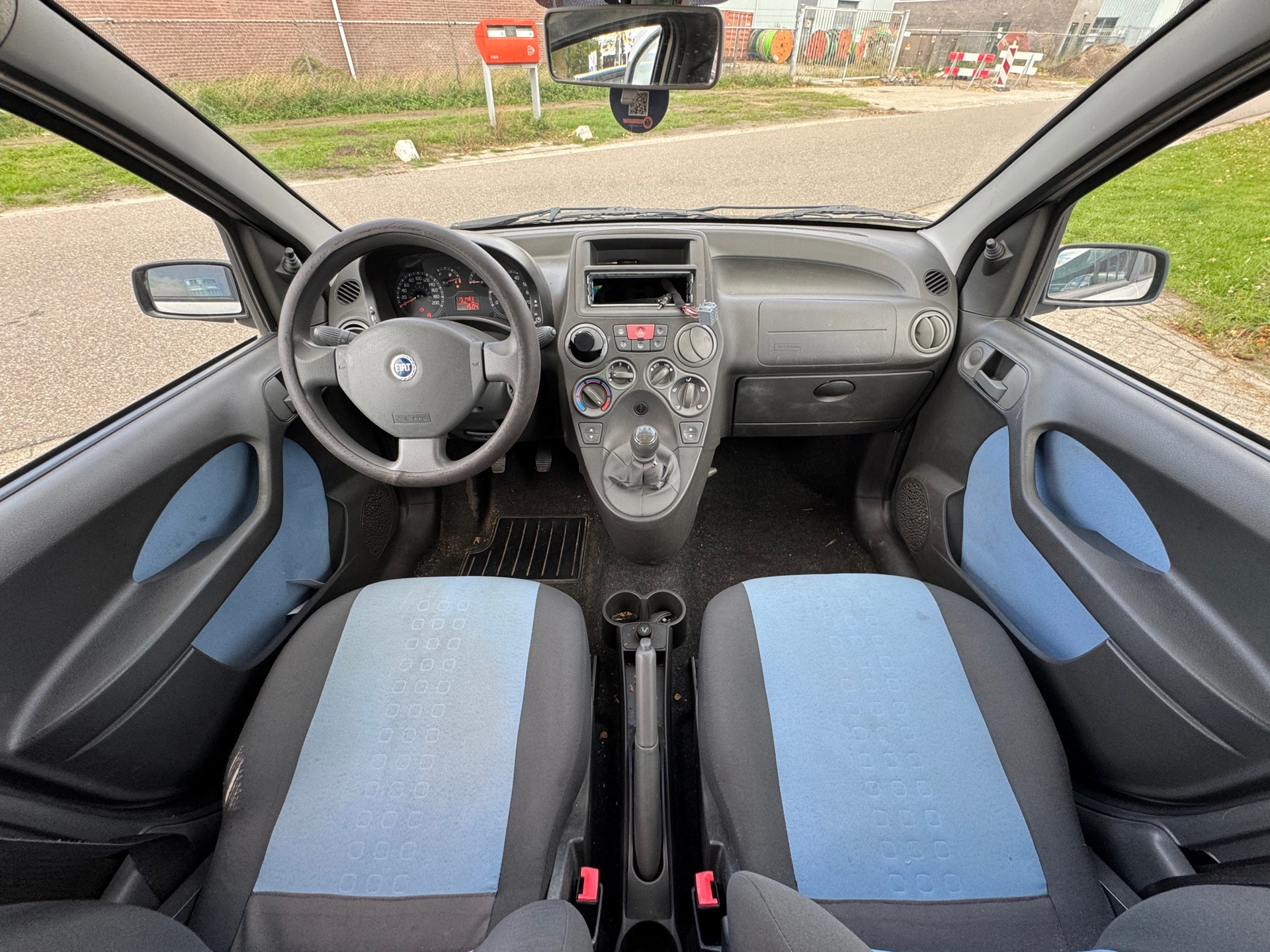 48592909-4.jpg
