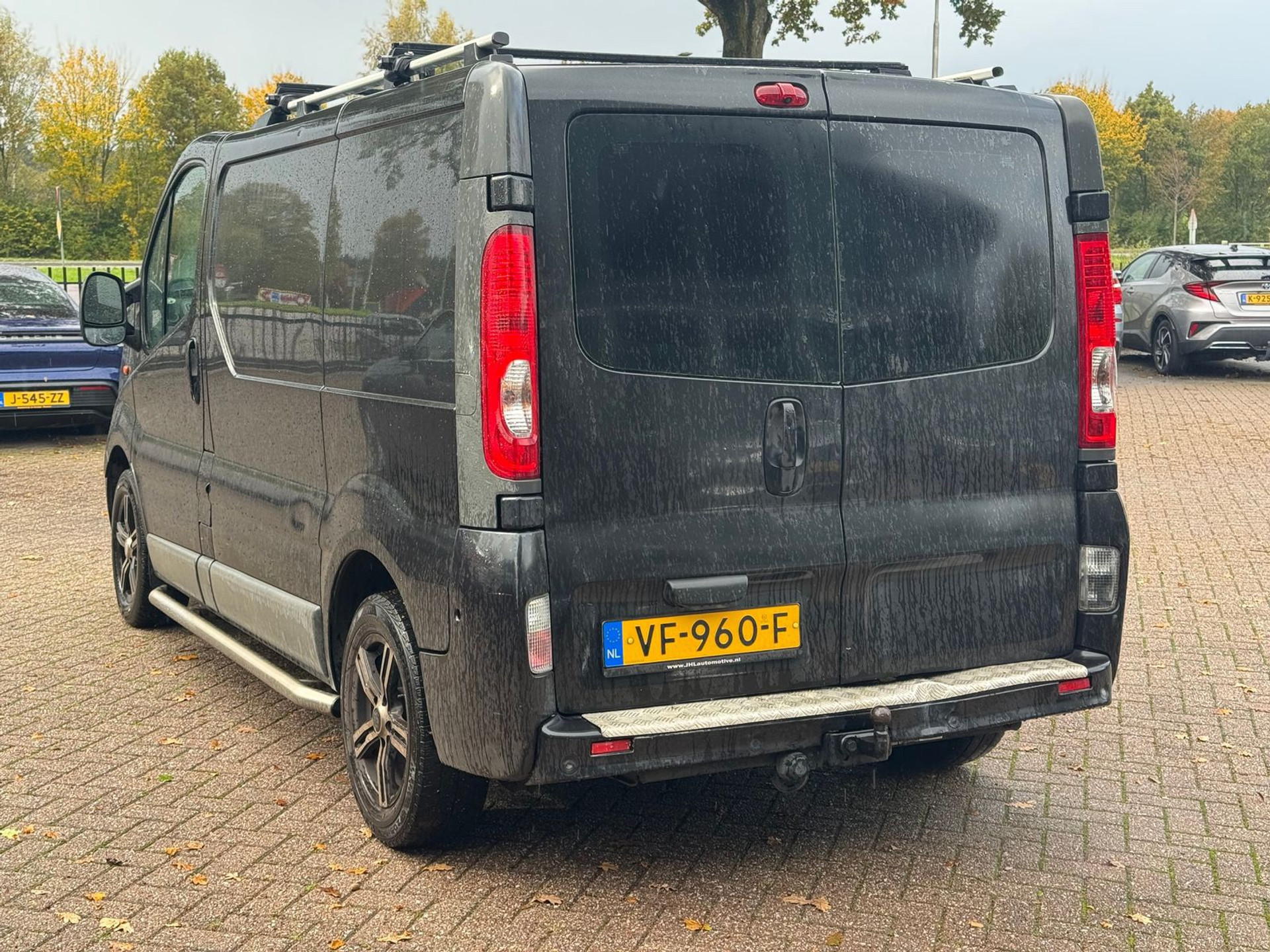 48699350-5.jpg