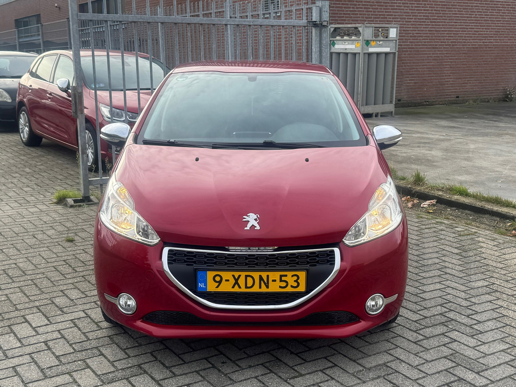 Peugeot 208 1.2 VTi Style 82PK 5 deurs! NL AUTO NAP! Navi l Trekhaak l Airco l LED l LMV! NIEUWE DISTRIEBUTIE l TOPSTAAT l DEALER 49071896-0.jpg | Autobedrijf van Susteren & Zn