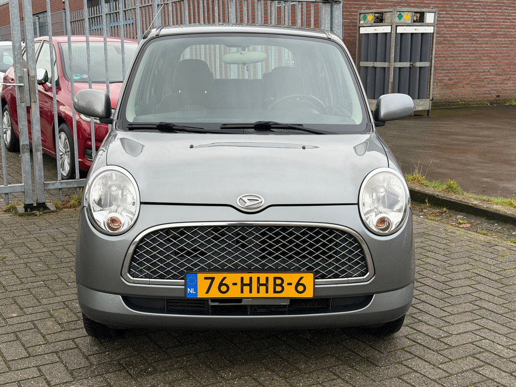 Daihatsu Trevis 1.0 5 deurs! KMST NAP! Airco l Elek pakket l LMV l Centraal l Parrot! TOPSTAAT l 2 SLEUTELS l GOED ODNERHOUDEN! 51295826-0.jpg | Autobedrijf van Susteren & Zn