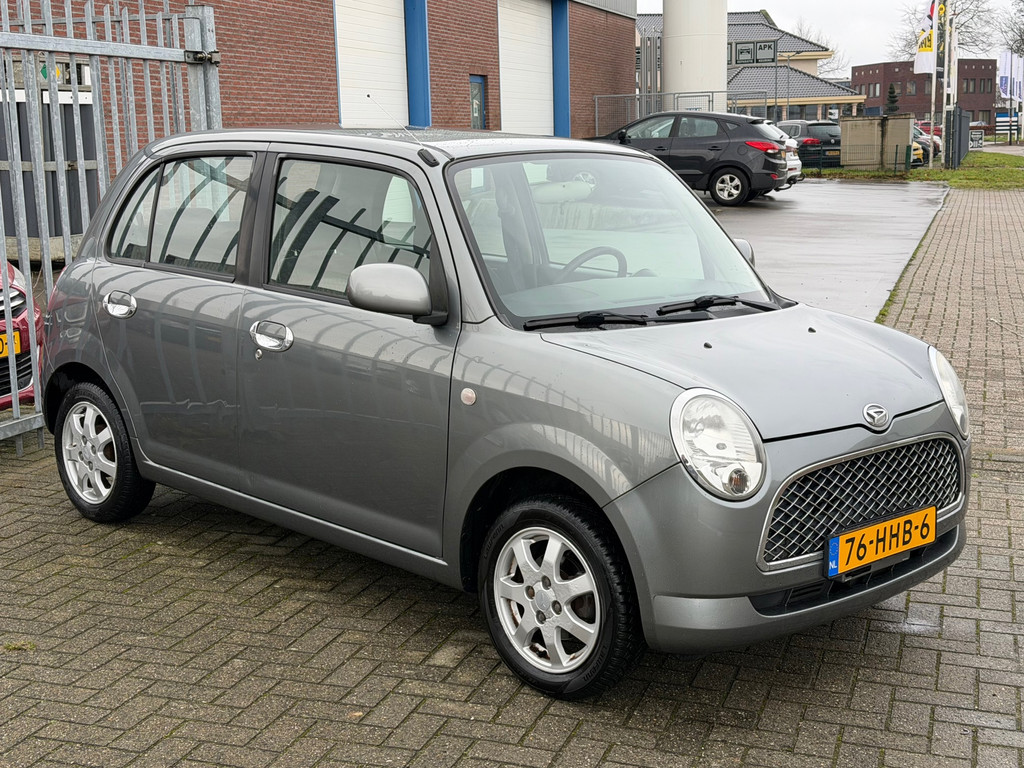 Daihatsu Trevis 1.0 5 deurs! KMST NAP! Airco l Elek pakket l LMV l Centraal l Parrot! TOPSTAAT l 2 SLEUTELS l GOED ODNERHOUDEN! 51295826-0.jpg | Autobedrijf van Susteren & Zn