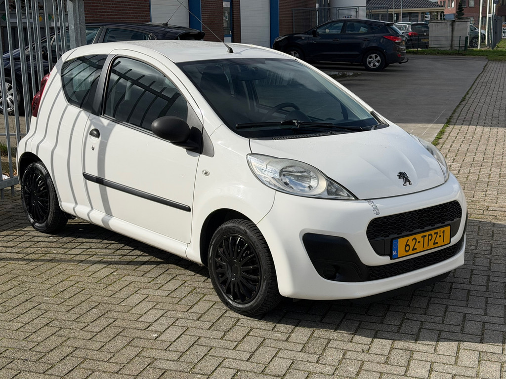 Peugeot 107 1.0 Access Accent NL AUTO NAP! AIRCO l AUX l 4 SEIZOEN BANDEN l NIEUWE APK l TOPSTAAT! 52006400-0.jpg | Autobedrijf van Susteren & Zn