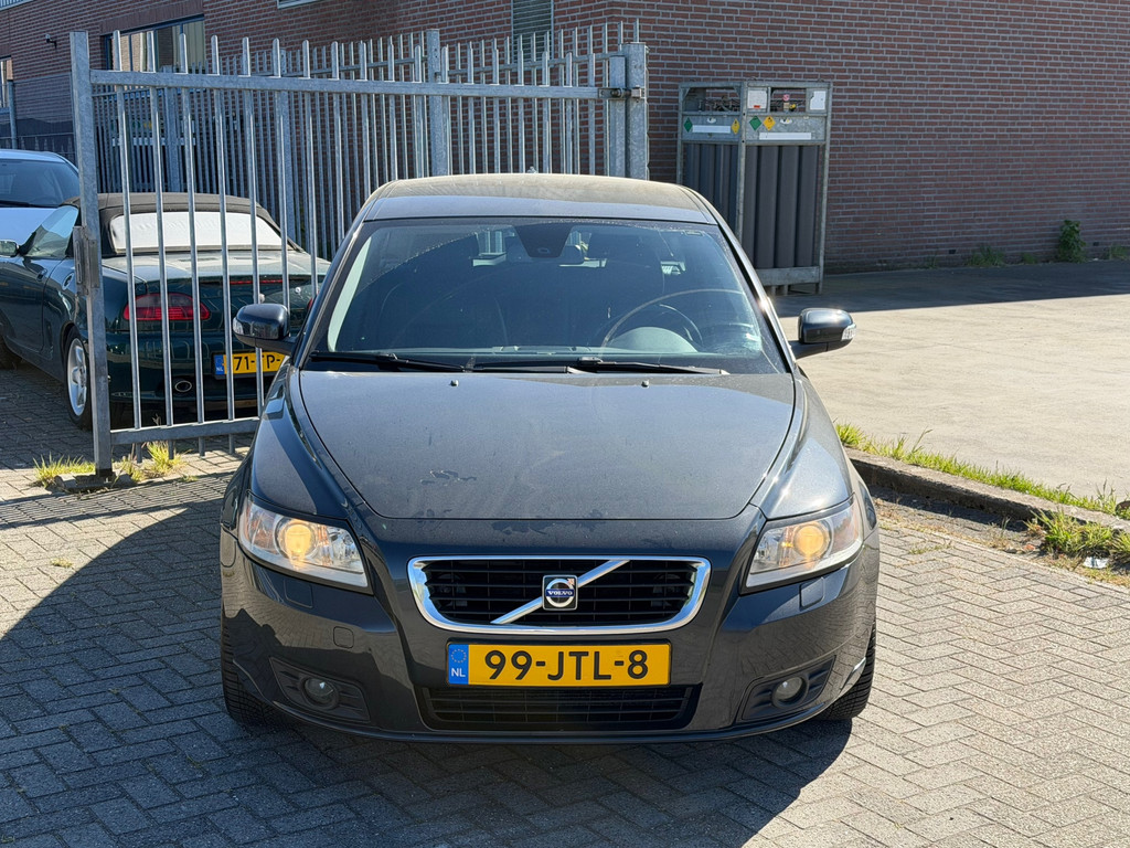 52083069-1.jpg