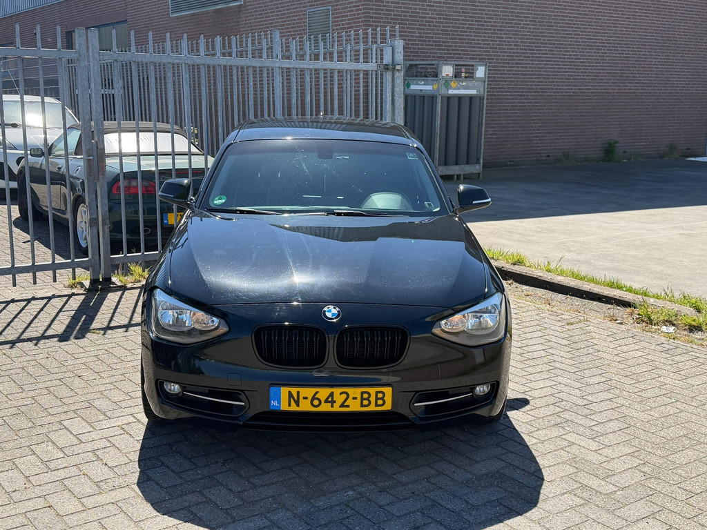 53117242-1.jpg