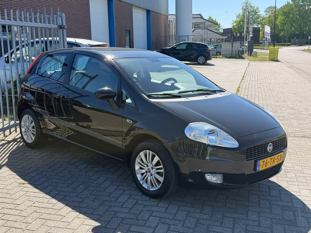 Fiat Grande Punto 1.4 Edizione Blue & Me! NIEUWE APK l AIRCO ECC l MTF-STUUR l LMV l GOED ONDERHOUDEN! 53257539-0.jpg | Autobedrijf van Susteren & Zn