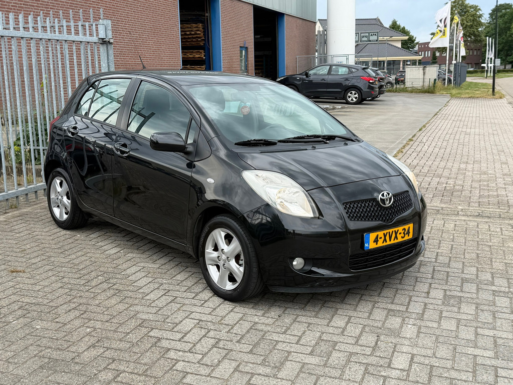 Toyota Yaris 1.3 VVTi Terra 87PK 5 deurs! NL AUTO NAP 2EIGENAAR! TOPSTAAT! AIRCO ECC l LMV l Stoelverwarming l DEALER OH! 54661444-0.jpg | Autobedrijf van Susteren & Zn