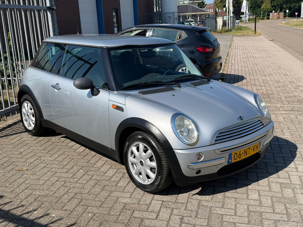 MINI Mini 1.6 One Pepper NL AUTO NAP! Airco ECC l Cruise l Stoelverwarming l MTF-stuur l LMV! GOED ONDERHOUDEN! 54911464-0.jpg | Autobedrijf van Susteren & Zn