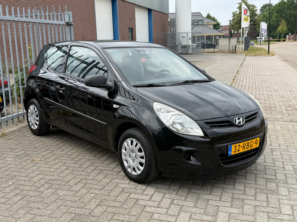 Hyundai i20 1.2i i-Drive NL AUTO NAP! 1E EIGENAAR! DEALER ONDERHOUDEN! MTF-stuur l Elek pakket l Centraal afstand l AUDIO AUX-USB 55086612-0.jpg | Autobedrijf van Susteren & Zn