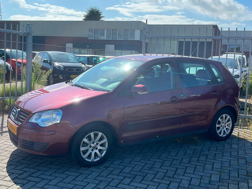 Volkswagen Polo 1.4-16V FSI Sportline 5 deurs! NL AUTO NAP 2e EIGENAAR! CRUISE l TREKHAAK l AIRCO ECC l LMV lTOPSTAAT! 55994851-0.jpg | Autobedrijf van Susteren & Zn