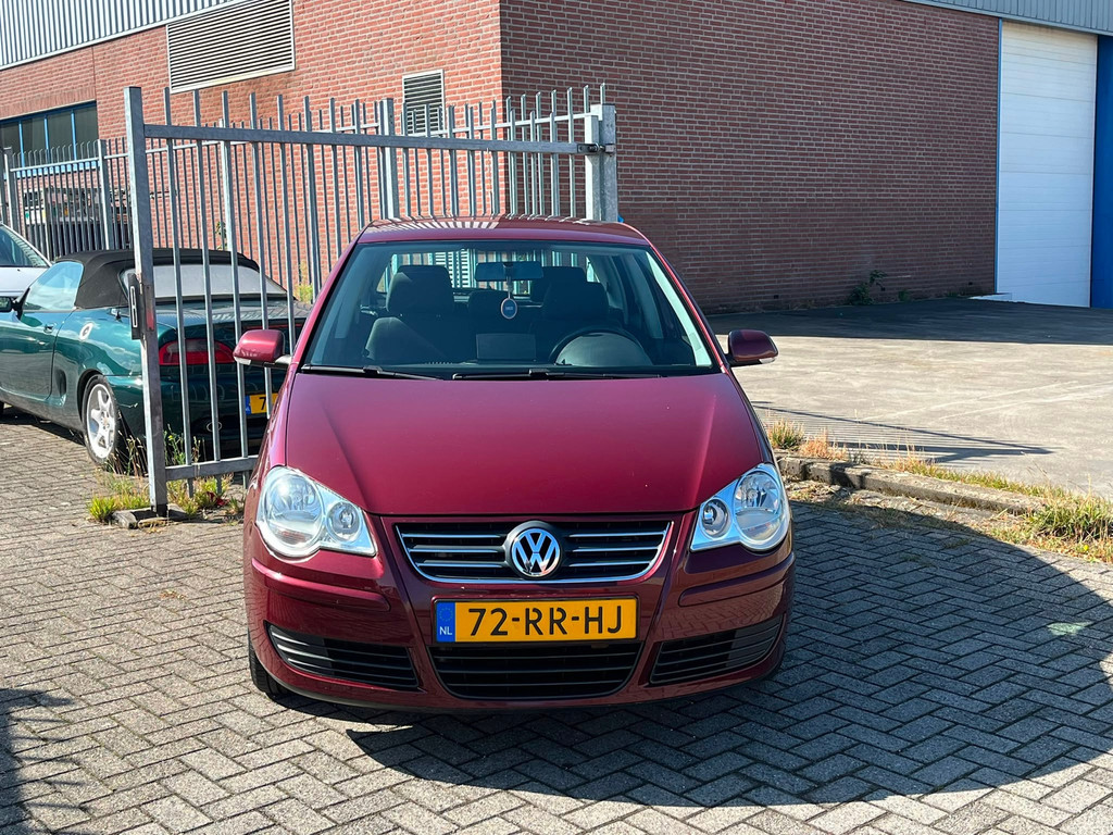 Volkswagen Polo 1.4-16V FSI Sportline 5 deurs! NL AUTO NAP 2e EIGENAAR! CRUISE l TREKHAAK l AIRCO ECC l LMV lTOPSTAAT! 55994851-0.jpg | Autobedrijf van Susteren & Zn
