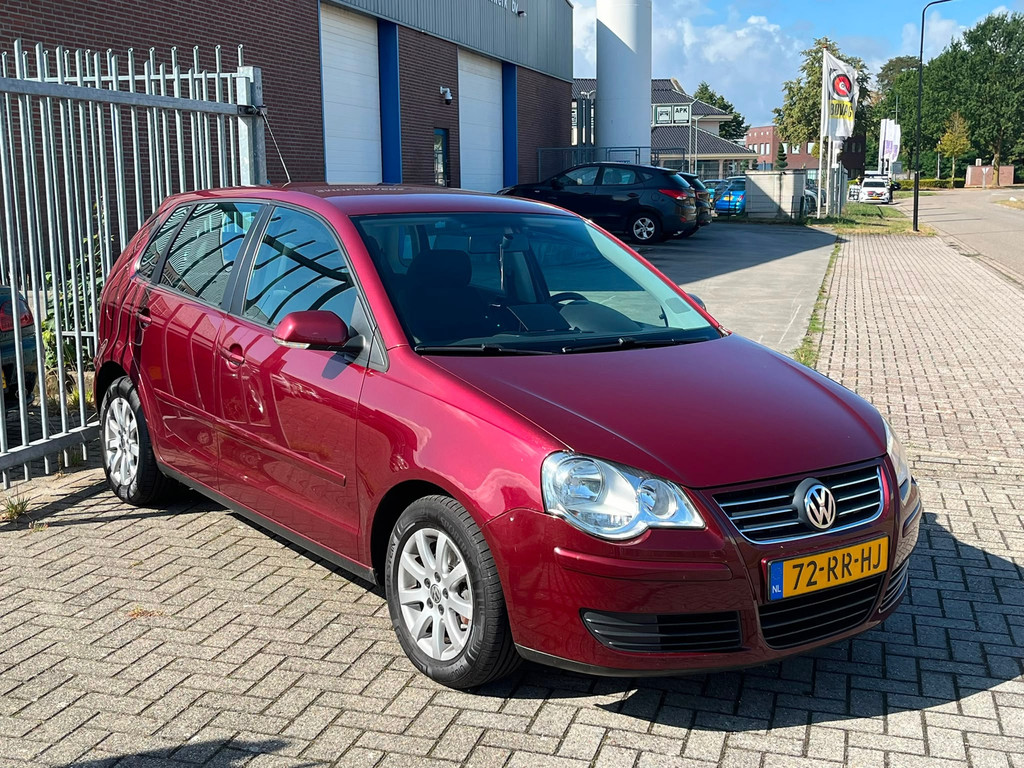 Volkswagen Polo 1.4-16V FSI Sportline 5 deurs! NL AUTO NAP 2e EIGENAAR! CRUISE l TREKHAAK l AIRCO ECC l LMV lTOPSTAAT! 55994851-0.jpg | Autobedrijf van Susteren & Zn