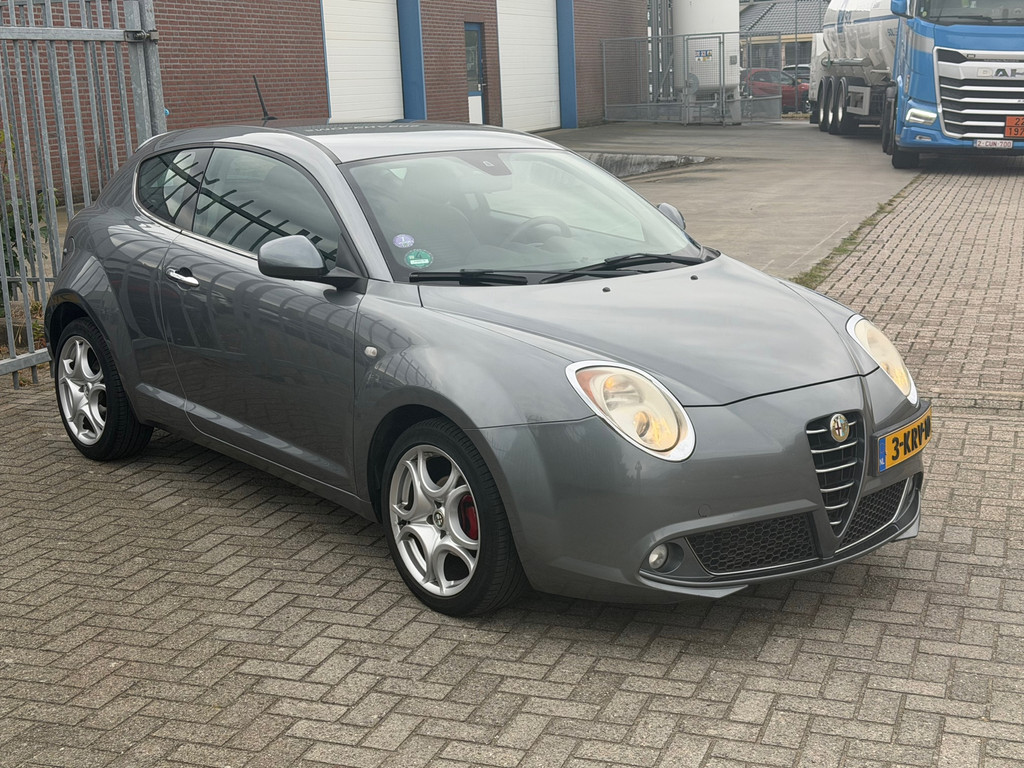 Alfa Romeo MiTo 0.9 TwinAir Distinctive NL AUTO NAP! 2EIGENAAR! NAVI l CRUISE l Airco l PDC l TOPSTAAT! 55996957-0.jpg | Autobedrijf van Susteren & Zn