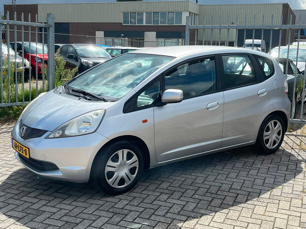 Honda Jazz 1.2 Trend 5 deurs hoge instap 90PK! NL AUTO NAP! Airco l Trekhaak l MTF-stuur l Elek pakket! TOPSTAAT! 56089148-0.jpg | Autobedrijf van Susteren & Zn