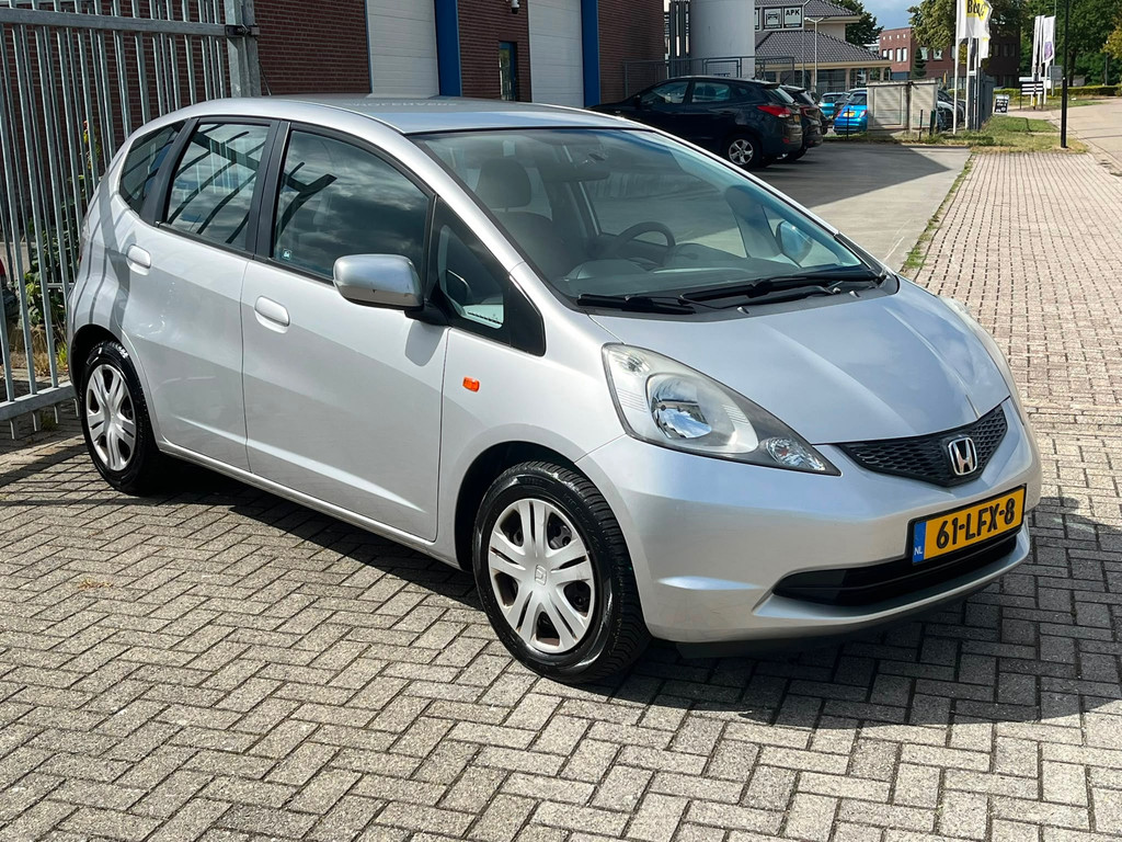Honda Jazz 1.2 Trend 5 deurs hoge instap 90PK! NL AUTO NAP! Airco l Trekhaak l MTF-stuur l Elek pakket! TOPSTAAT! 56089148-0.jpg | Autobedrijf van Susteren & Zn