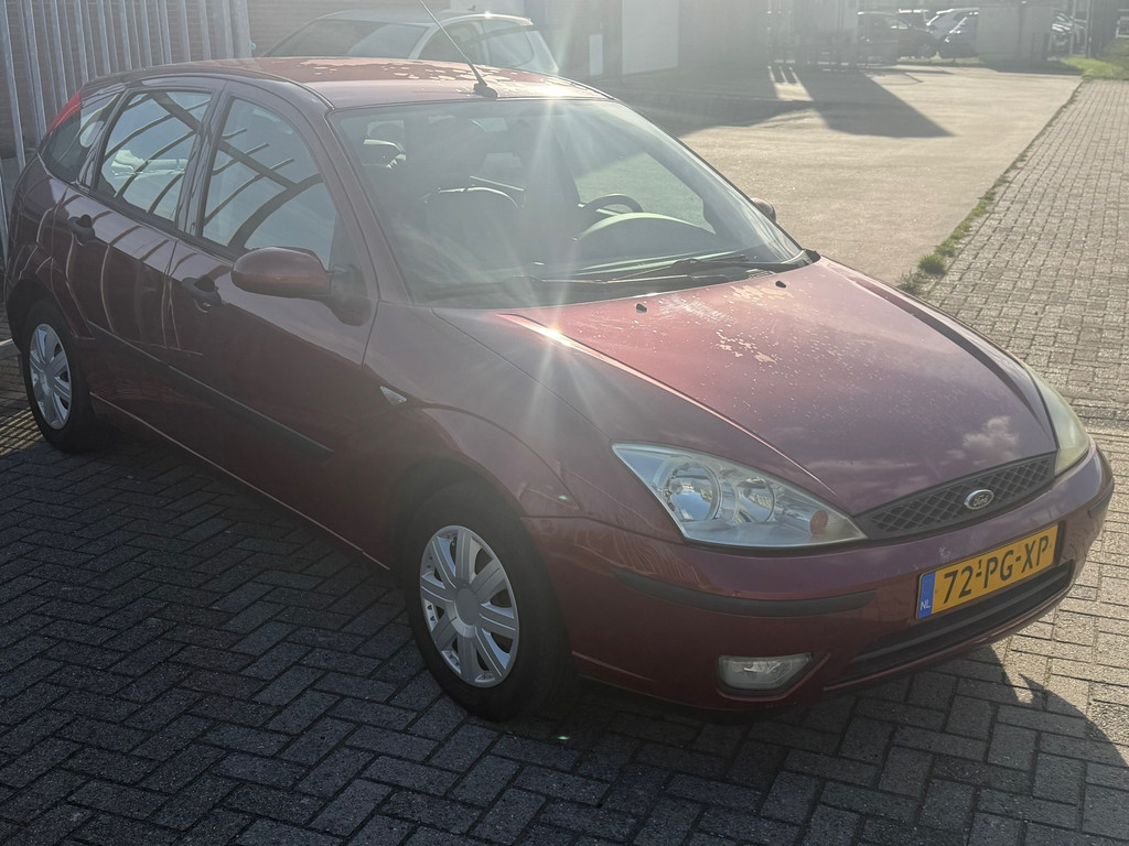 Ford Focus 1.6-16V Futura 5 deurs! Airco ECC l Navi l Trekhaak l LEER! INRUIL KOOPJE! NIEUWE APK! 56824946-0.jpg | Autobedrijf van Susteren & Zn