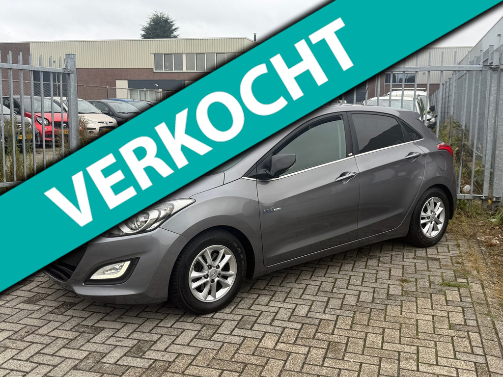 Hyundai i30 1.6 GDI Go! 135PK 5 deurs! NL AUTO NAP! Navi l Camera l Cruise l PDC l LED l AIRCO ECC! DEALER OH l TOPSTAAT! 57127308-0.jpg | Autobedrijf van Susteren & Zn