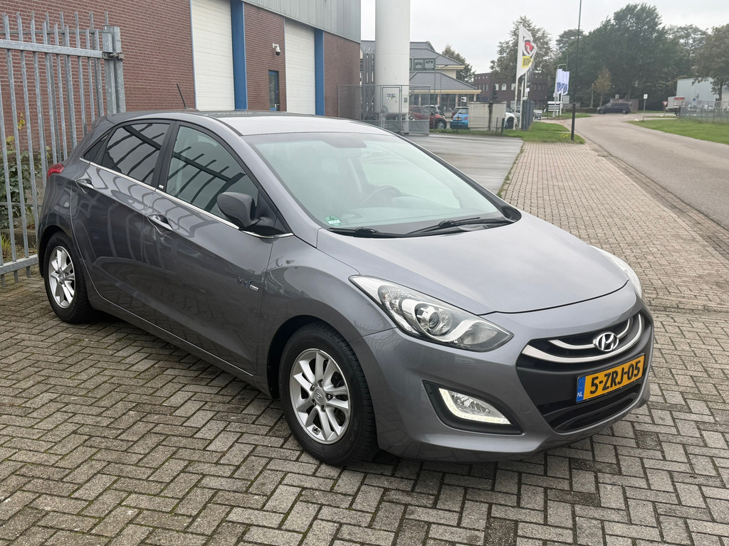 Hyundai i30 1.6 GDI Go! 135PK 5 deurs! NL AUTO NAP! Navi l Camera l Cruise l PDC l LED l AIRCO ECC! DEALER OH l TOPSTAAT! 57127308-0.jpg | Autobedrijf van Susteren & Zn