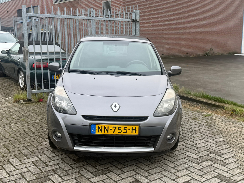 Renault Clio 1.2 Collection 5 deurs 75pk! 2e eigenaar l Airco l Elek pakket l NIEUWE DISTRIBUTIE! GOED ONDERHOUDEN! 57322369-0.jpg | Autobedrijf van Susteren & Zn