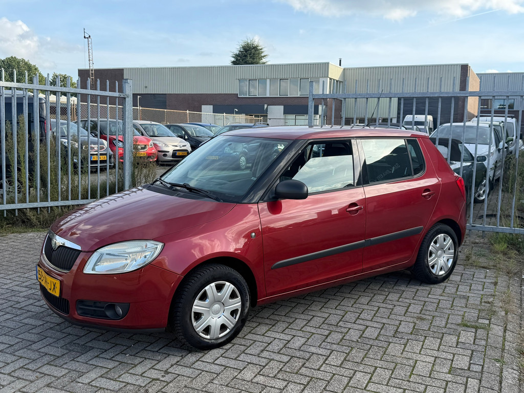 Škoda Fabia 1.6-16V Ambiente Airco l Cruise l Trekhaak l Elek pakket! INRUIL KOOPJE! 57421920-0.jpg | Autobedrijf van Susteren & Zn