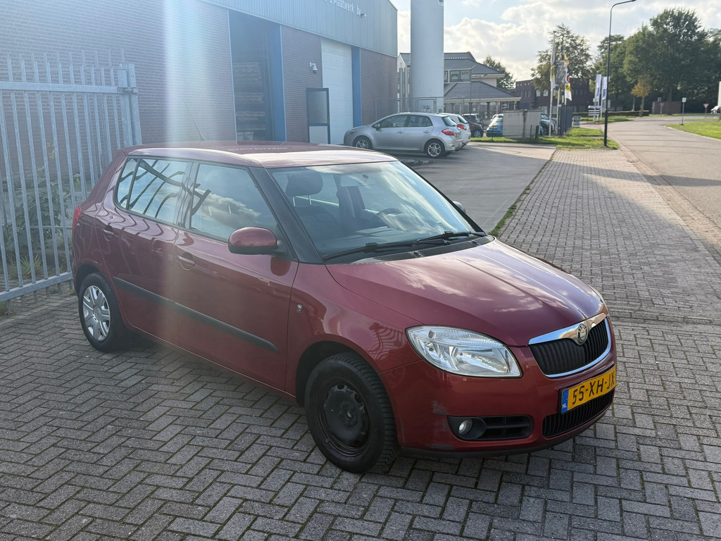 Škoda Fabia 1.6-16V Ambiente Airco l Cruise l Trekhaak l Elek pakket! INRUIL KOOPJE! 57421920-0.jpg | Autobedrijf van Susteren & Zn